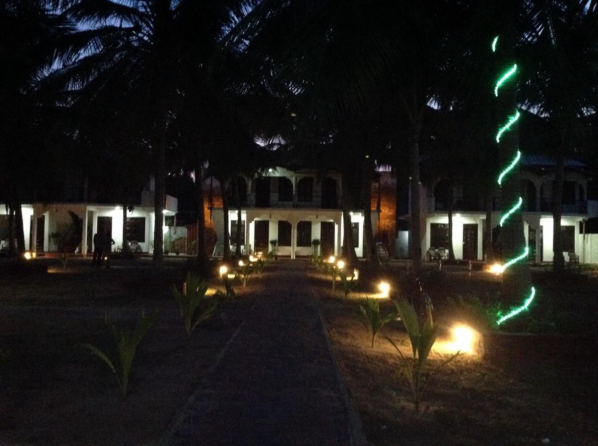 Crescent Sea Resort Nilaveli Esterno foto
